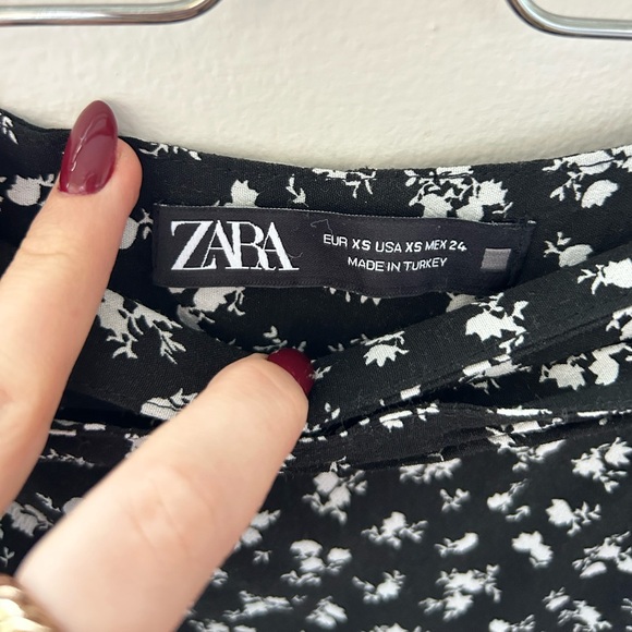 Zara mini floral shorts-skirt - Size XS - Picture 2 of 2